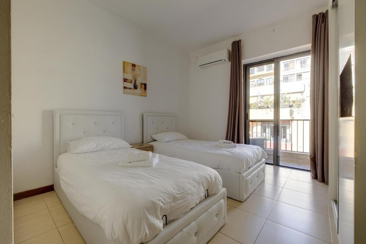 Modern 3 Bedroom Apartment in Central Sliema Buitenkant foto