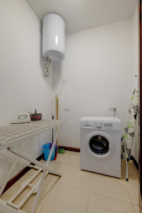 Modern 3 Bedroom Apartment in Central Sliema Buitenkant foto