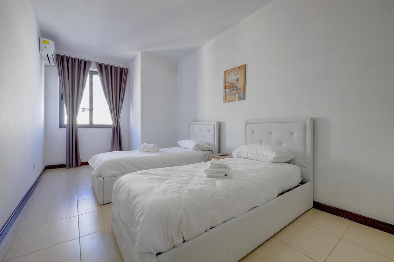 Modern 3 Bedroom Apartment in Central Sliema Buitenkant foto