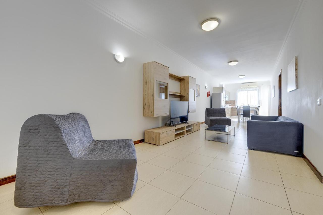 Modern 3 Bedroom Apartment in Central Sliema Buitenkant foto