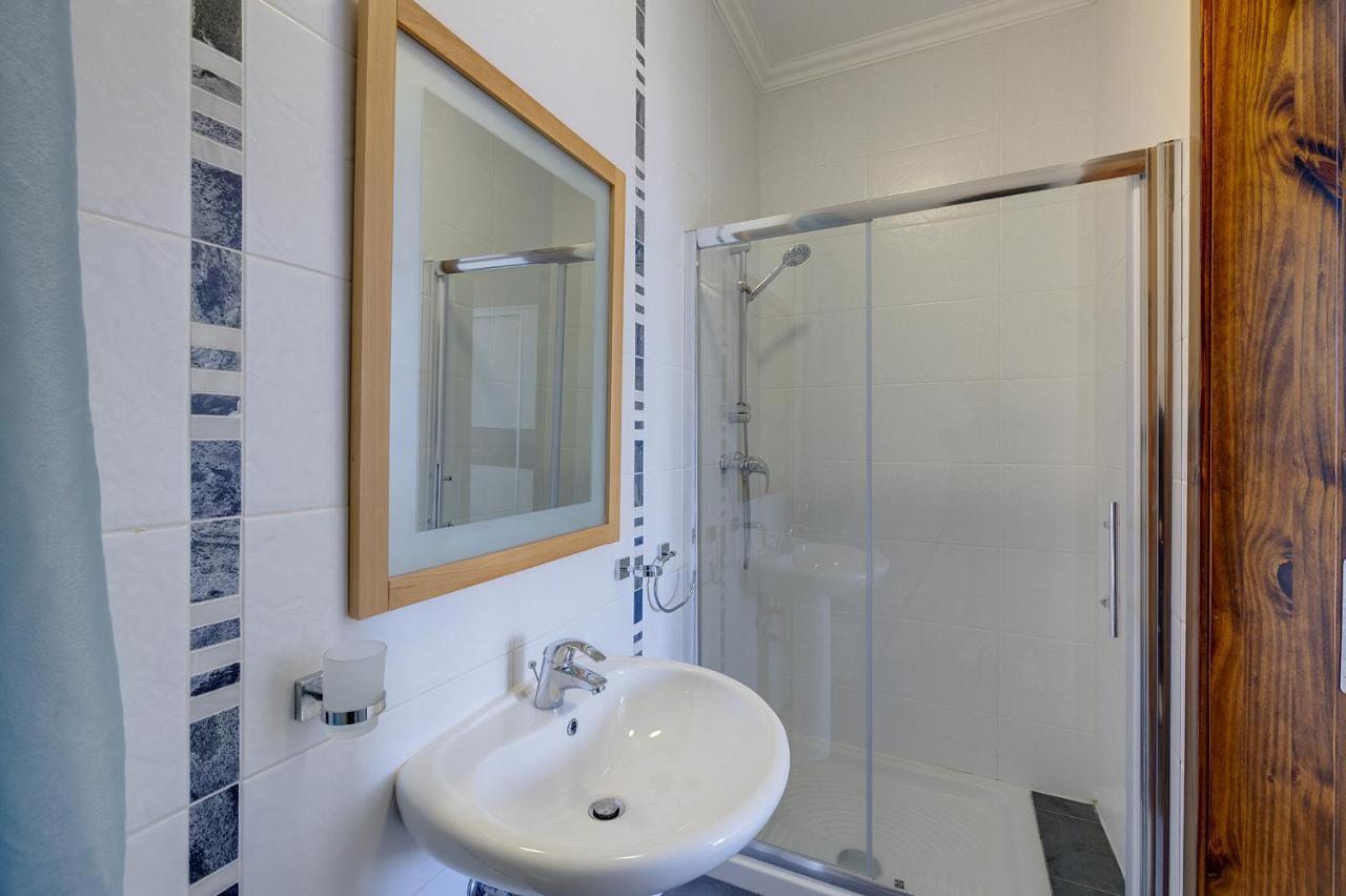 Modern 3 Bedroom Apartment in Central Sliema Buitenkant foto